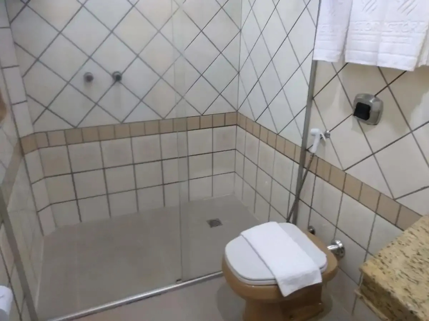 Victoria Plaza Hotel