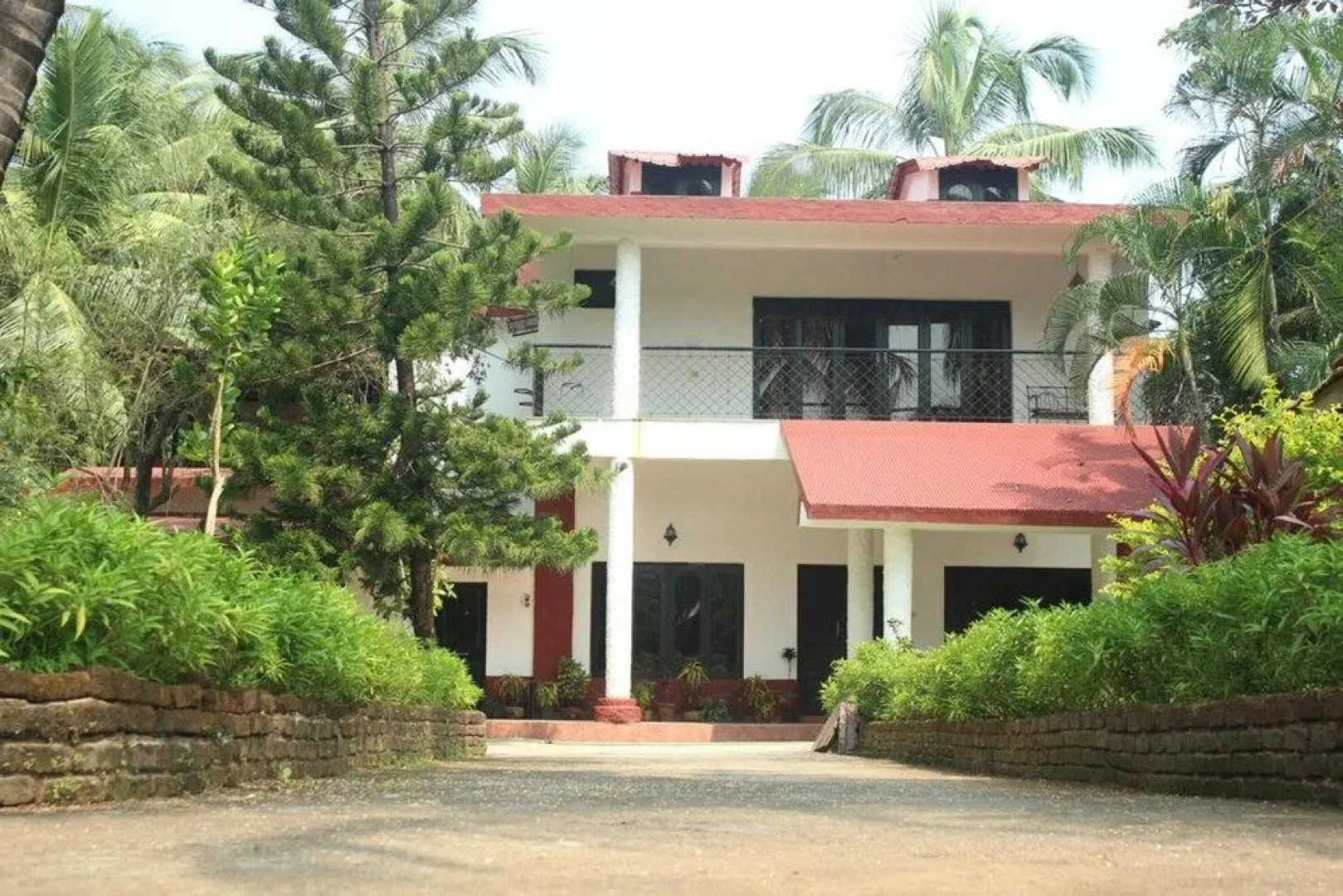 LSQ Luxuria (Nagaon)