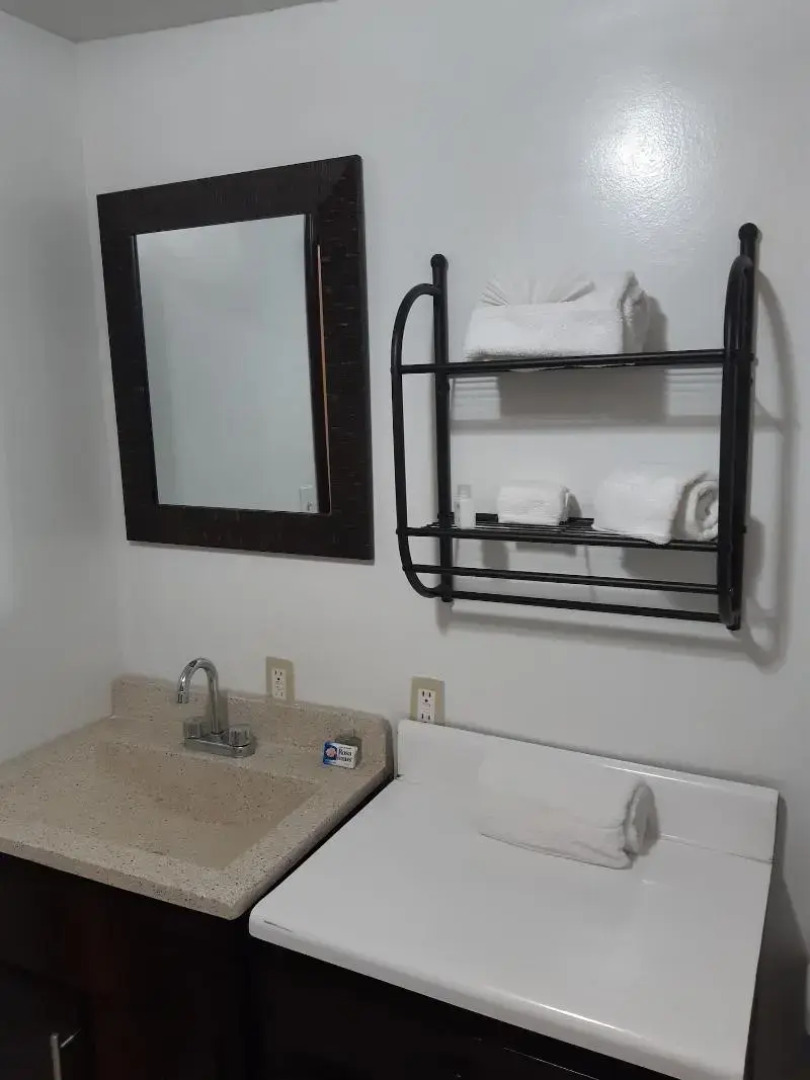 Seaside Hotel & Victor's RV Park