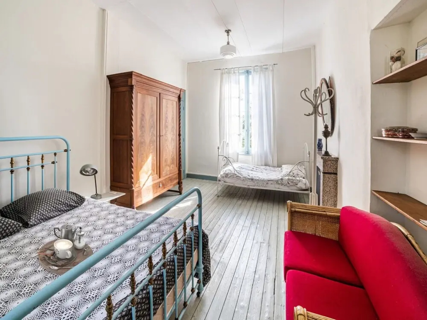 Former Train Station With Private Heated Swimming Pool & Fantastic Garden