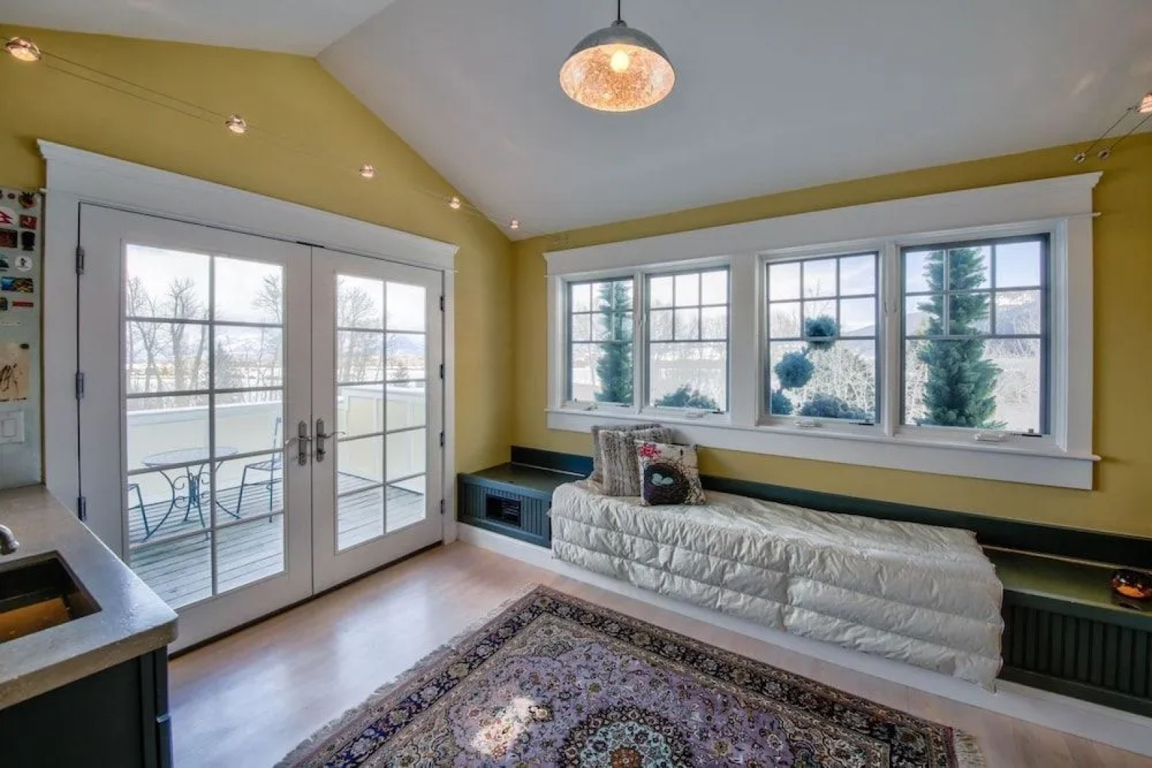 Bozeman - Beach Escape