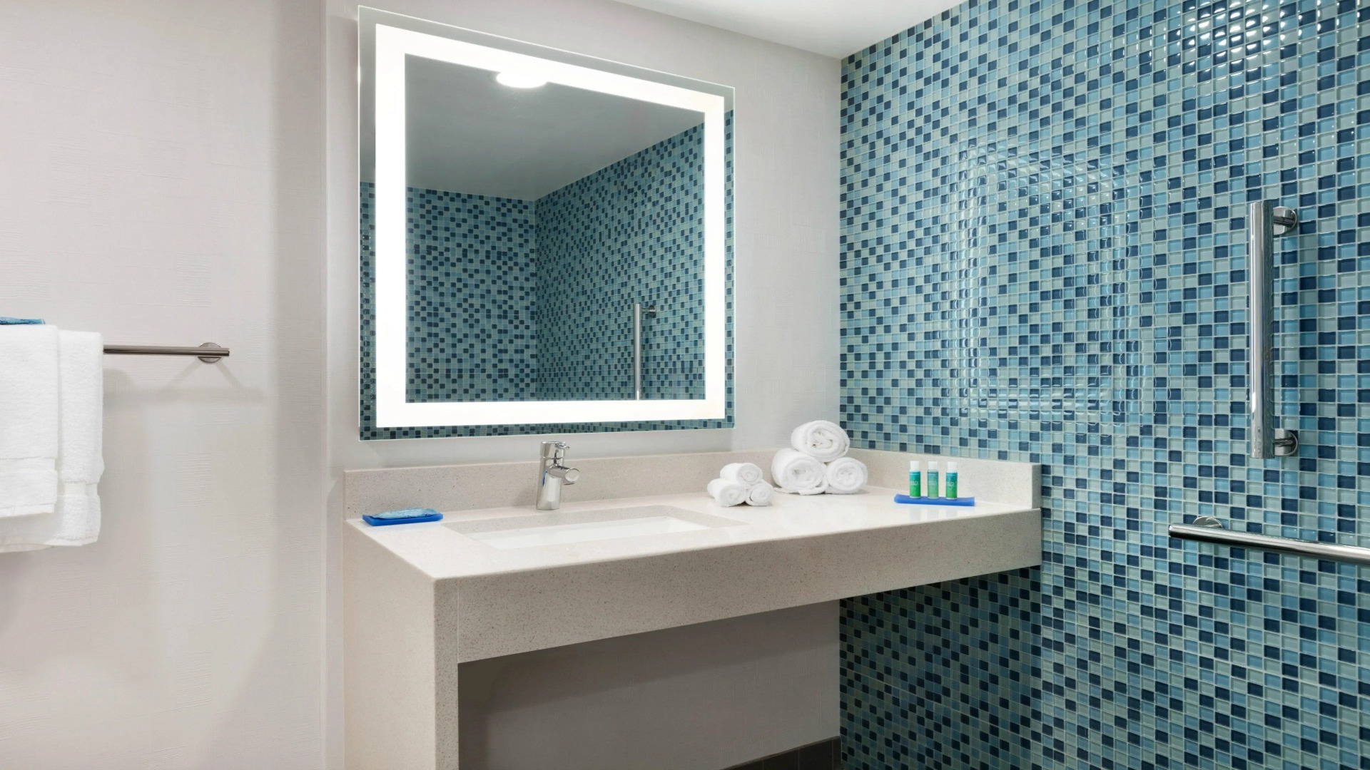 Holiday Inn Express Williamsbrg Busch Gardens Area by IHG