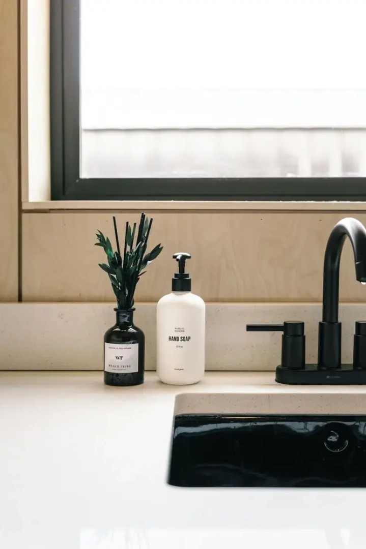 Yellowstone Peaks Hotel