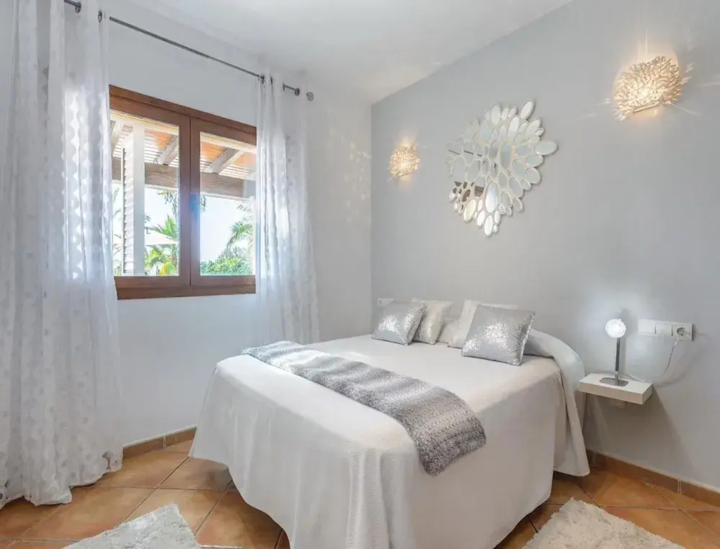 Modern Villa With Pool Near Town