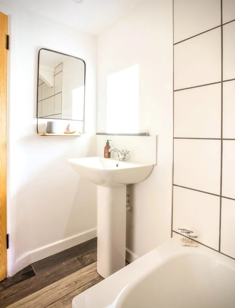 Beautiful Rural Cottage by the Coast