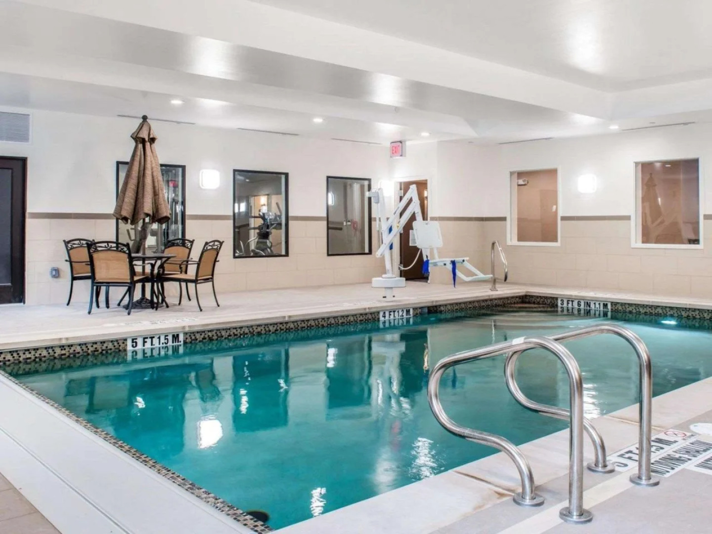 Comfort Inn & Suites Pittsburgh South