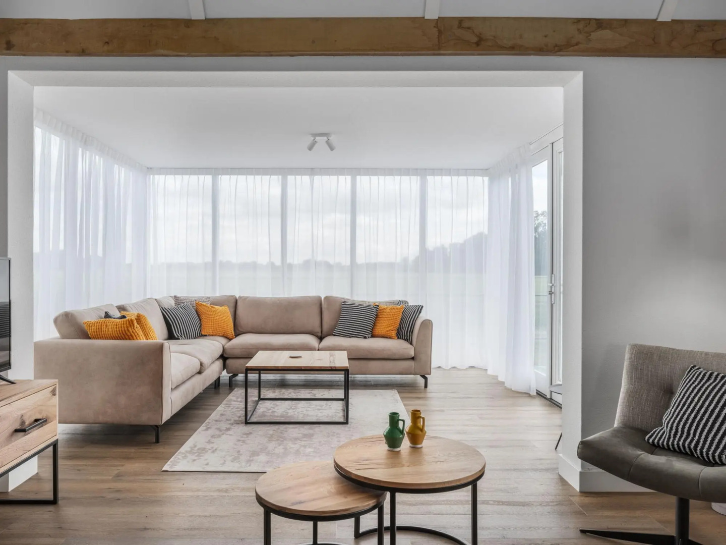 Thatched villa with two bathrooms, on a holiday park surrounded by nature