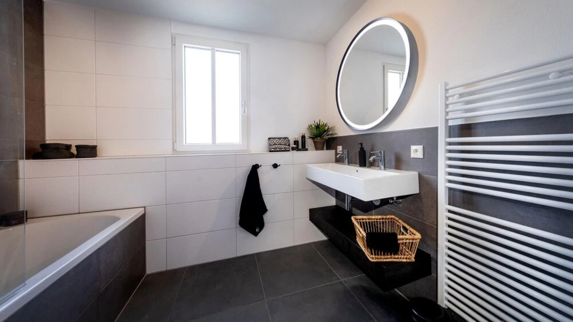 Luxe 4p in Thorn With 2 Bedrooms and 1 Bathrooms