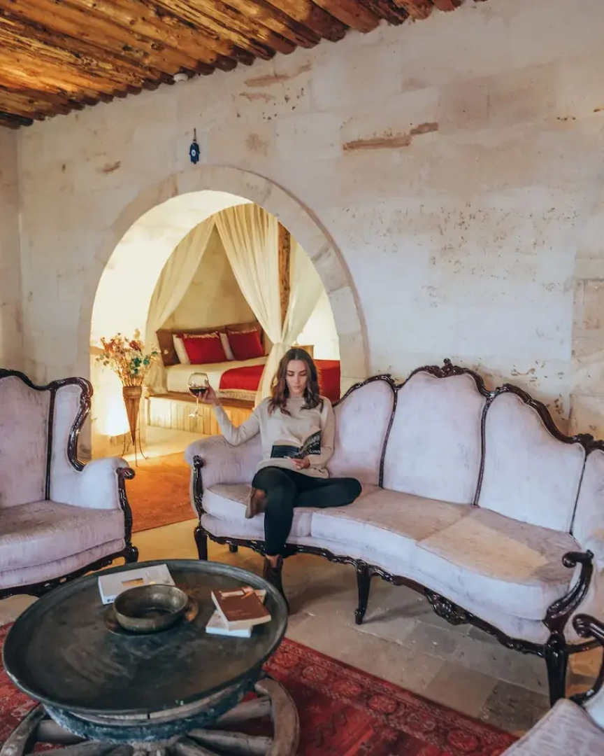 Kalsedon Cave Suites