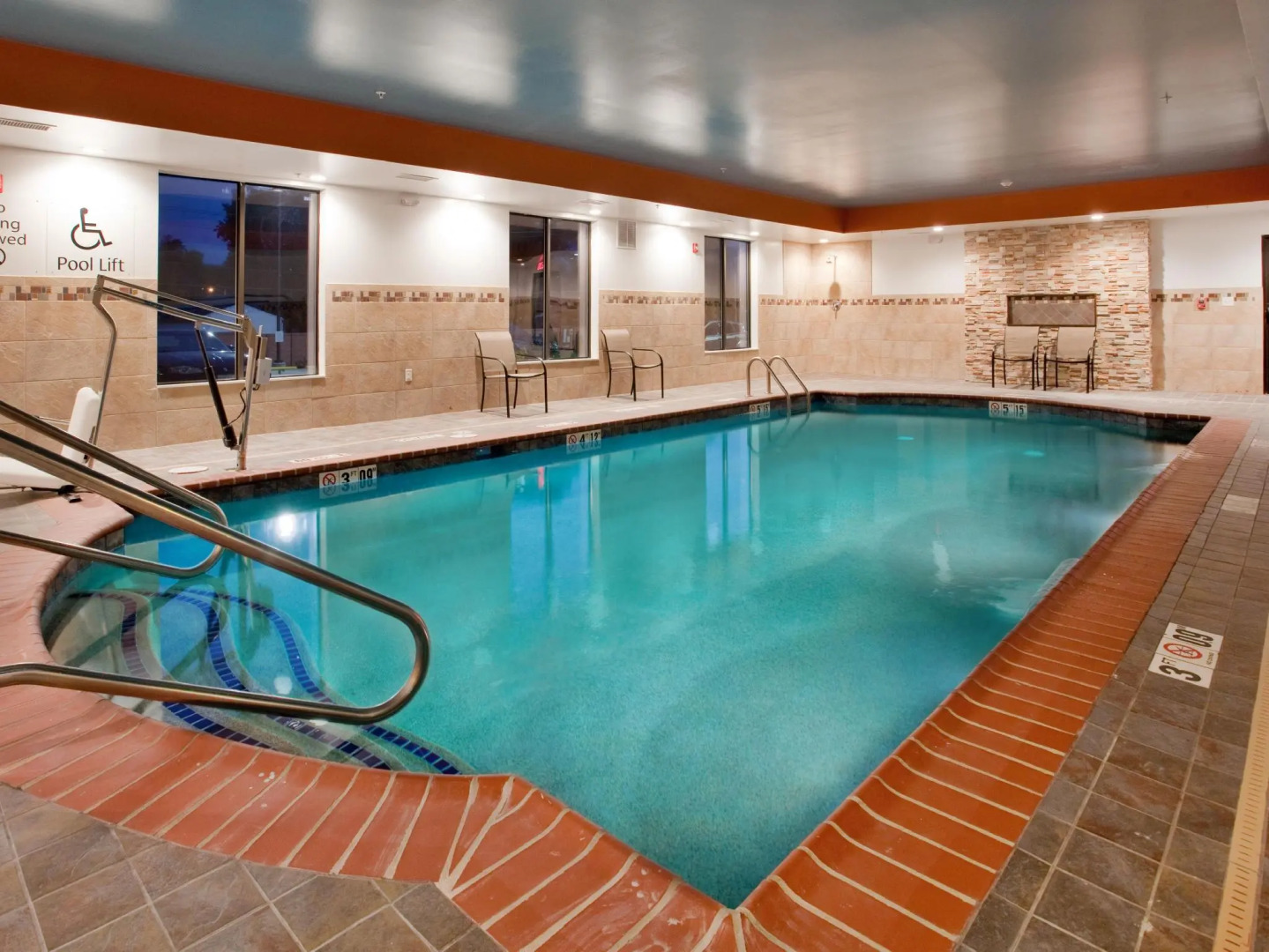 Holiday Inn Express & Suites St Louis Airport by IHG