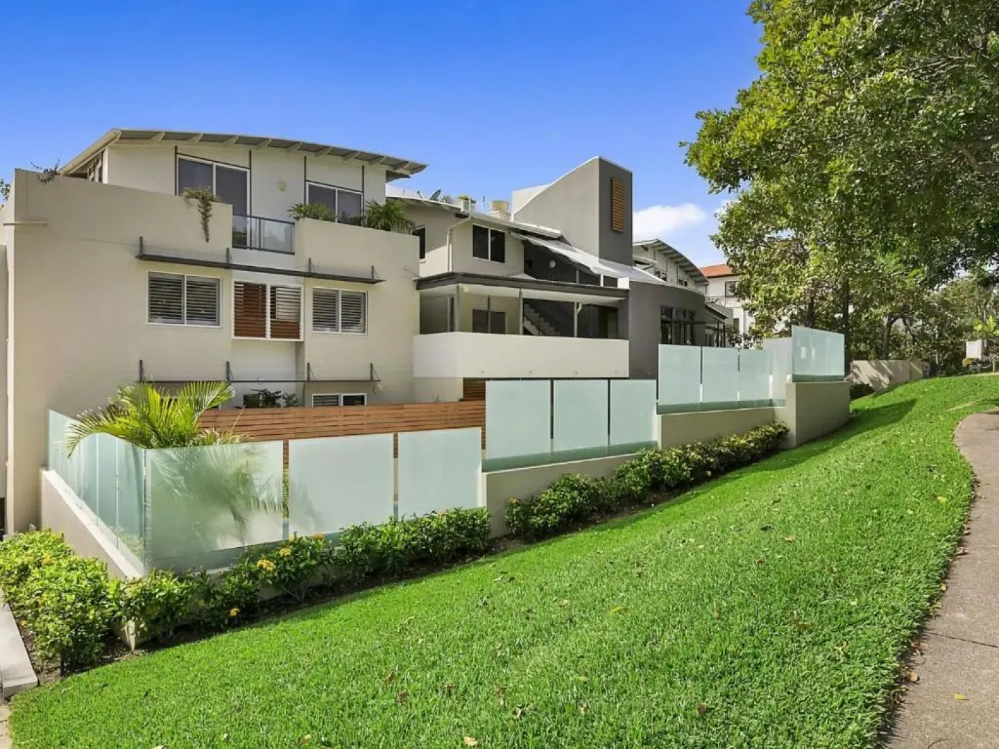 4 Trieste Central Apartment with a Backdrop of Lush Greenery