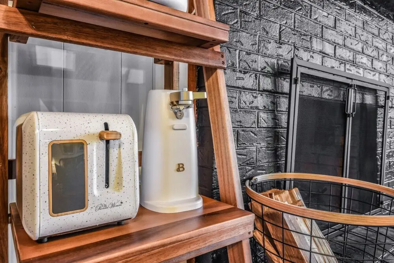 Cliff Haven 1 Bedroom Cabin by RedAwning