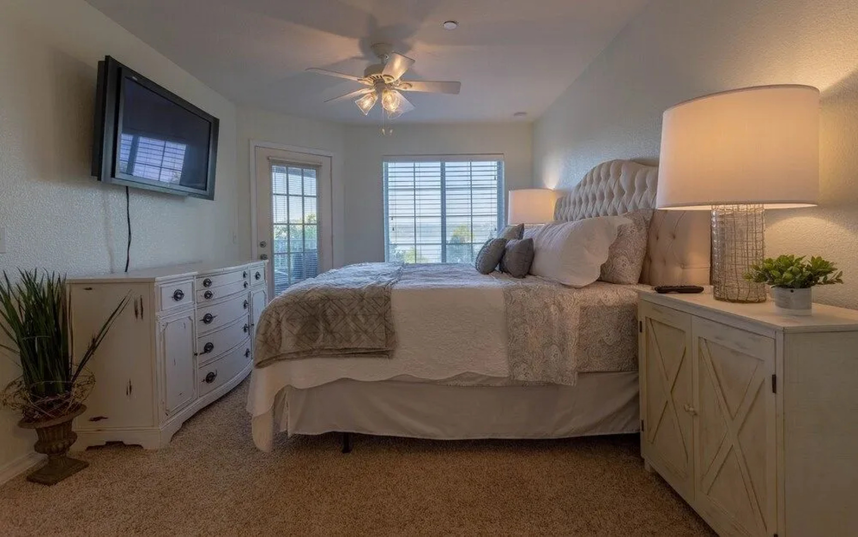 Afternoon Delight 2 Bedroom Condo by Redawning