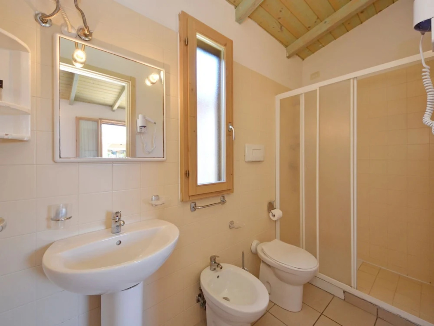 Well-Kept Bungalow with AC on the Beautiful Adriatic Coast