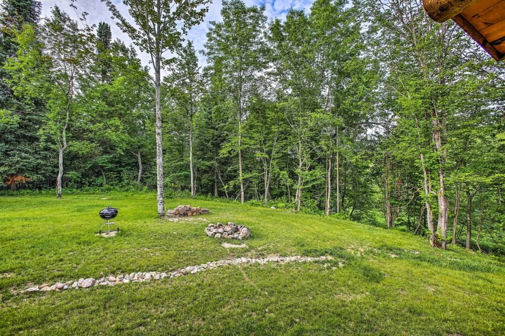 Custom Log Cabin w/ Deck & 45 Acres By Pine River!