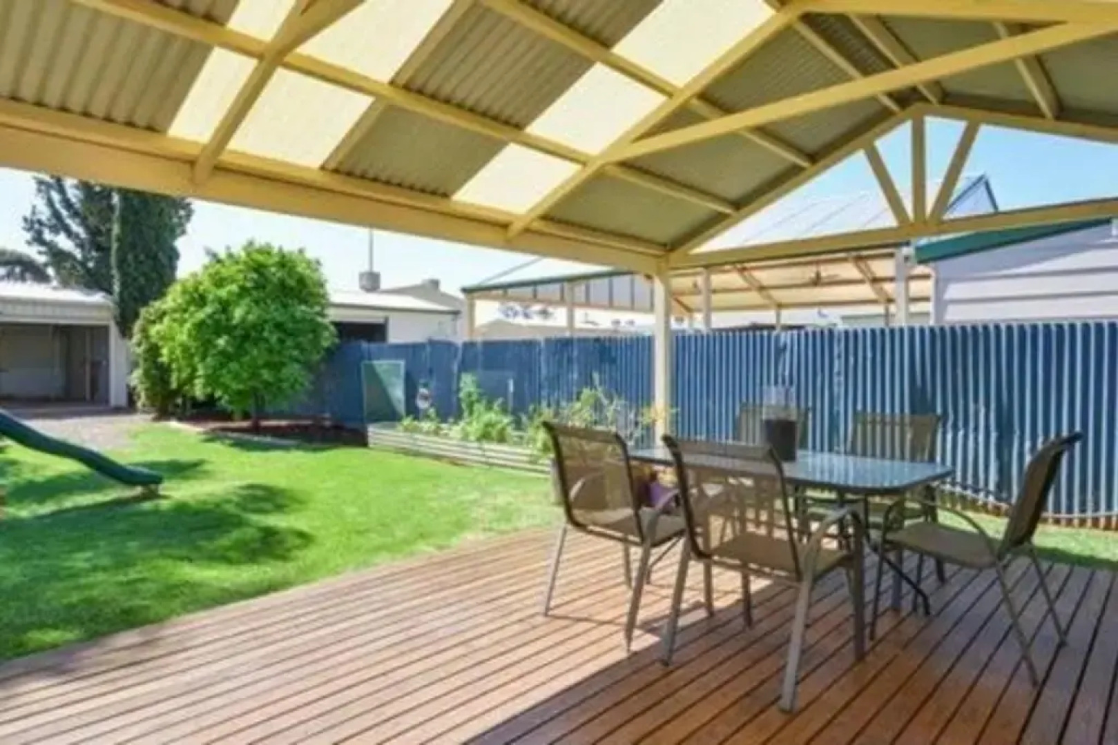 3 bedroom 2 bathroom home walking distance to town