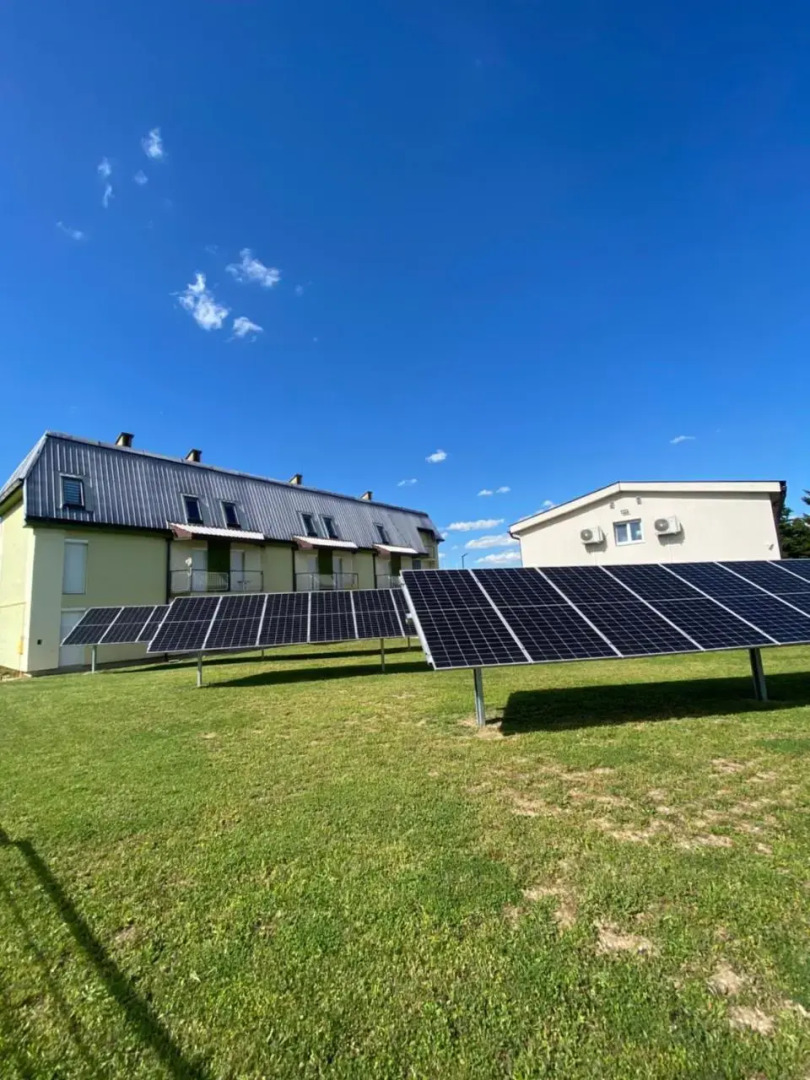 Plavi restoran, Loznica