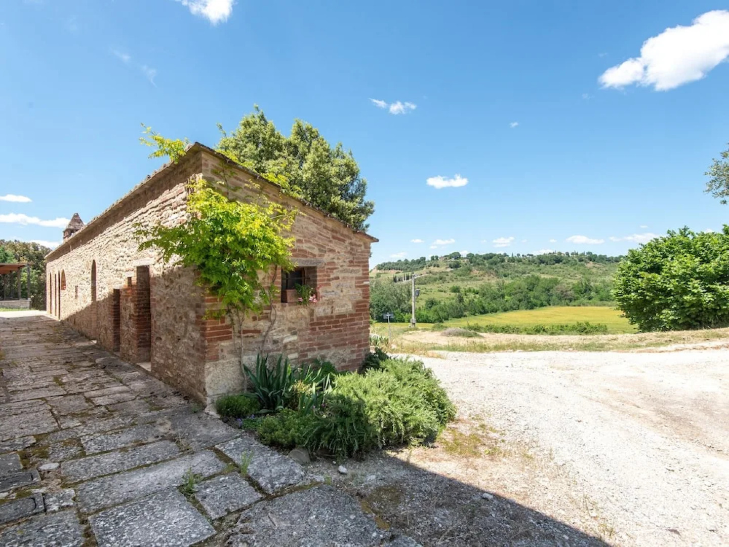 Secluded Apartment in Rapolano Terme with Garden