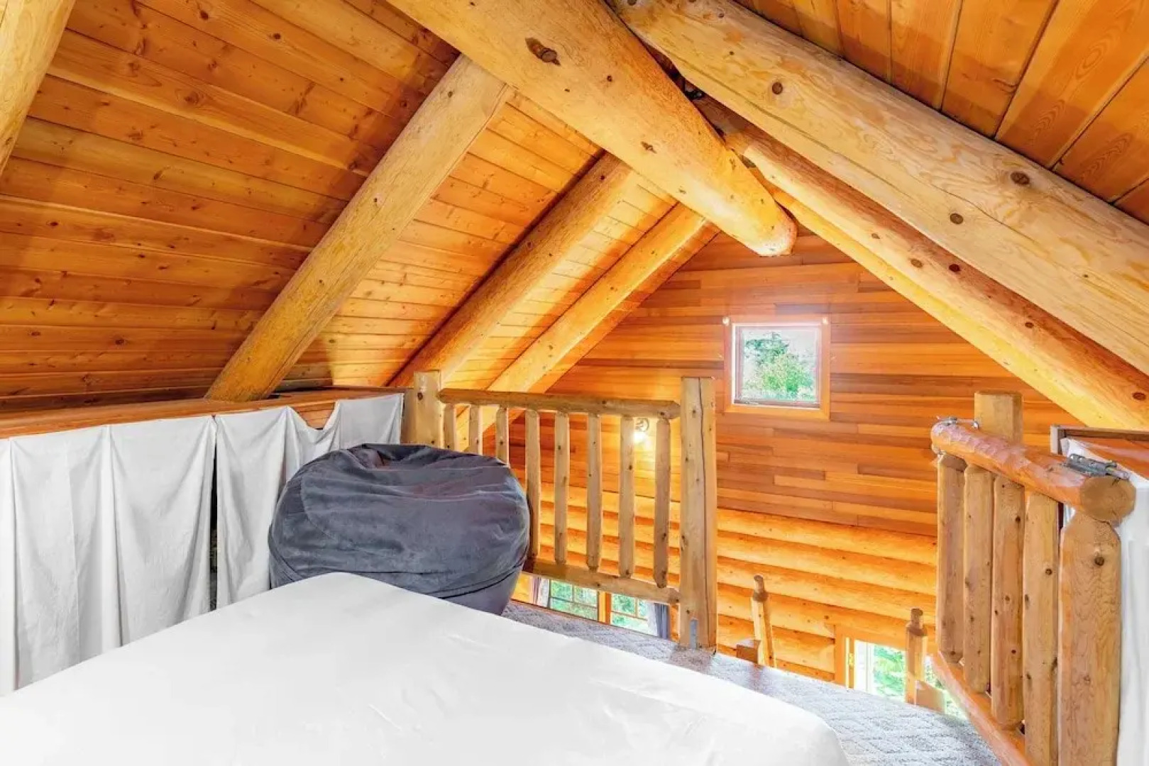 Penn Cove Overlook by Avantstay Cabin w/ Views