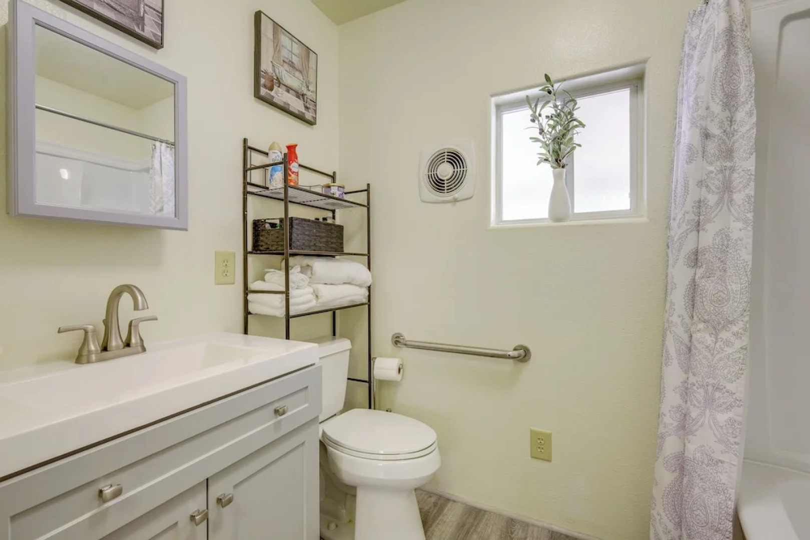 Outdoorsy Caliente Retreat w/ Screened Porch