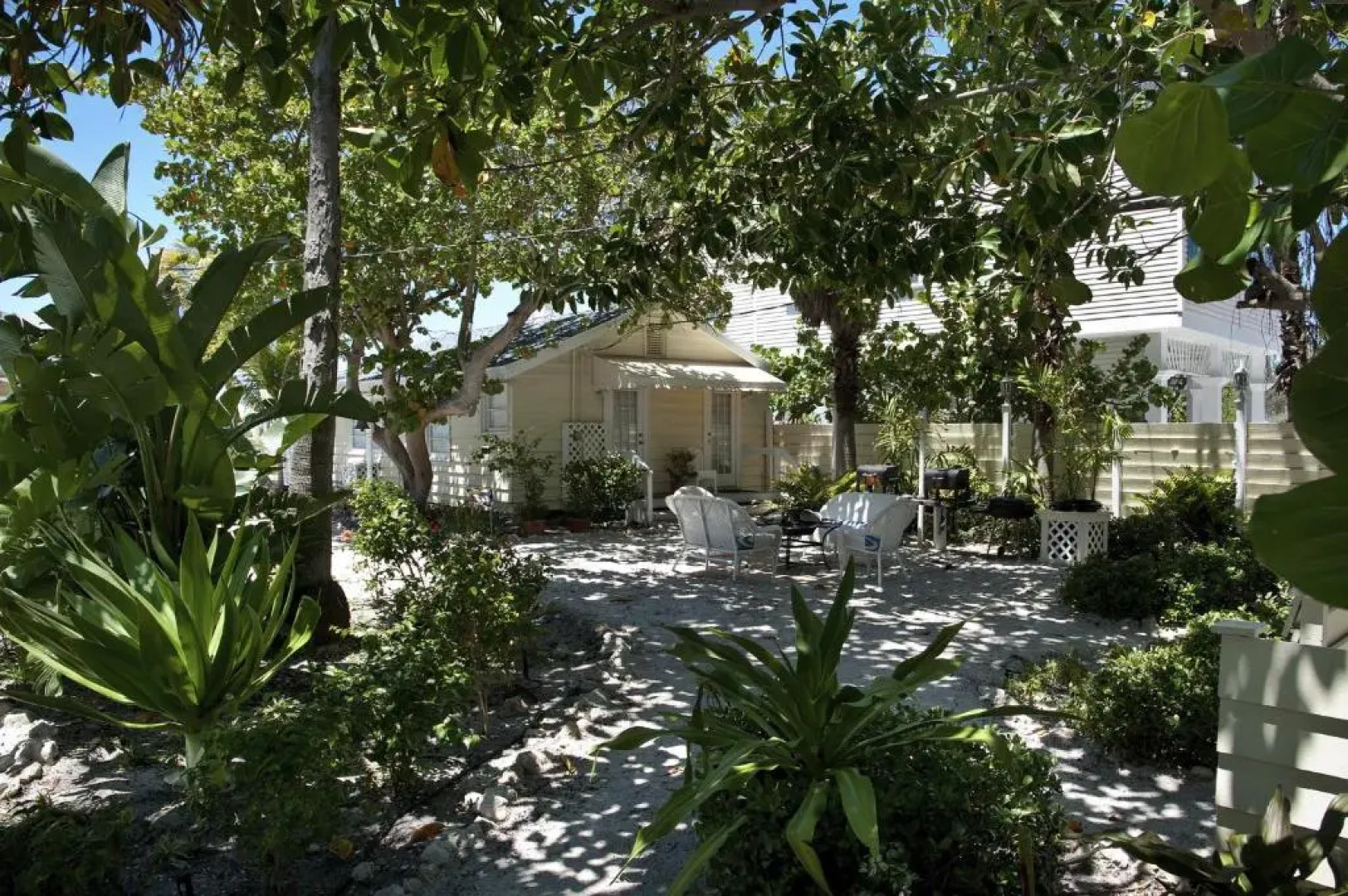 Bungalow Beach Resort