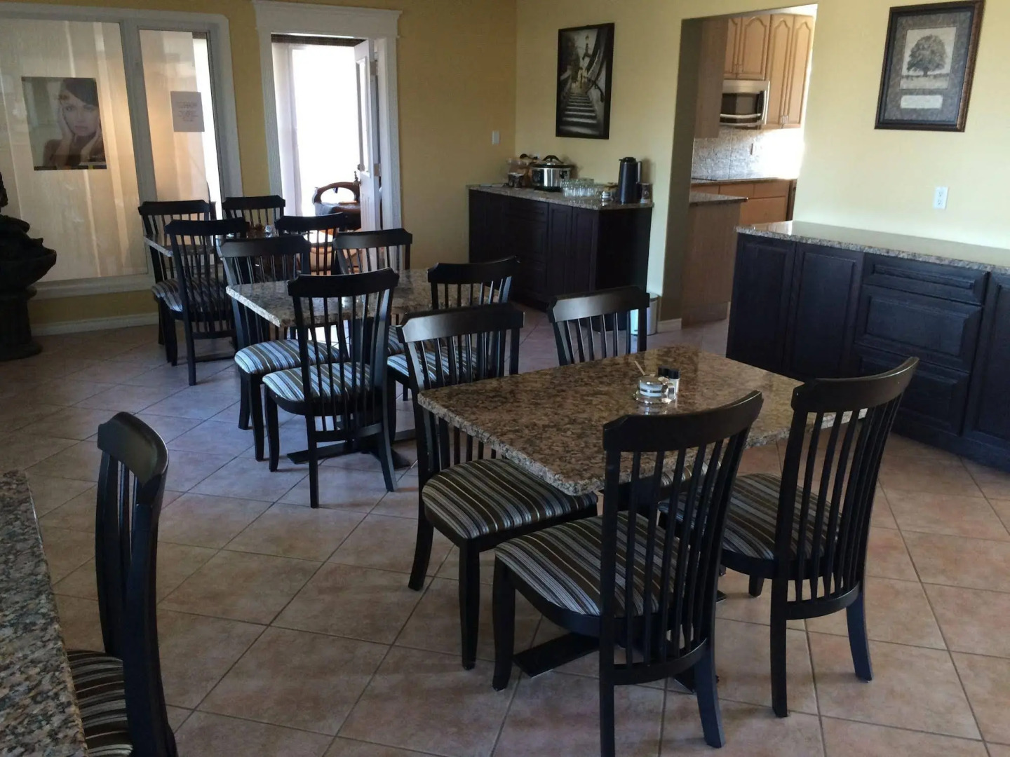 Lakeshore Inn Bed & Breakfast