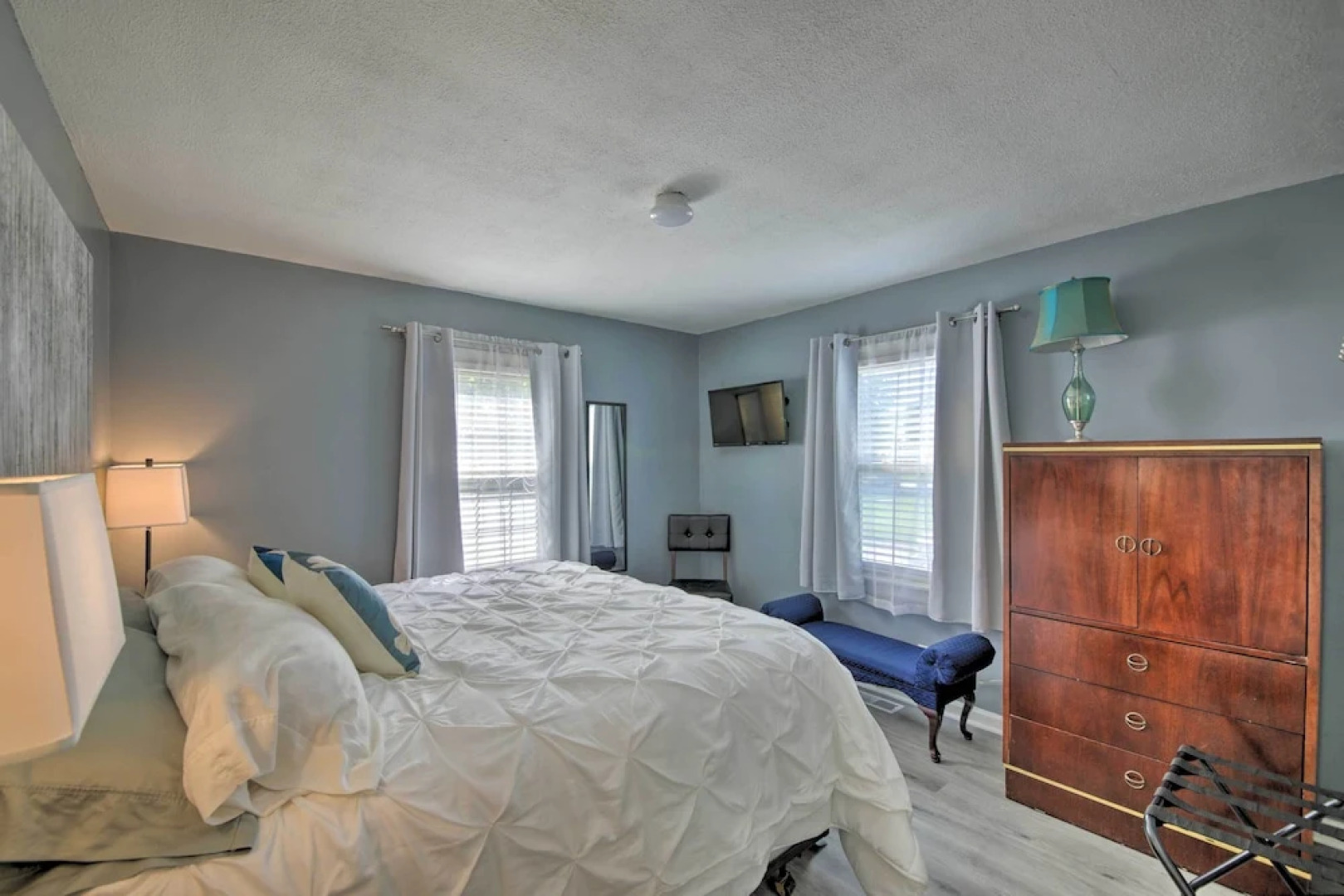 Walk to Speedway & Hall of Fame: Indianapolis Home