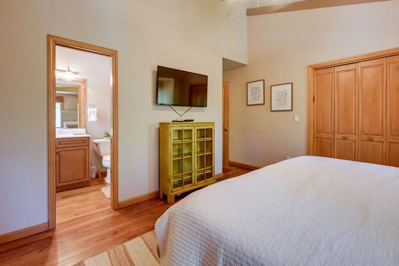 Luxe Glenville Cabin w/ Porch & BBQ ~ 5 Mi to Lake