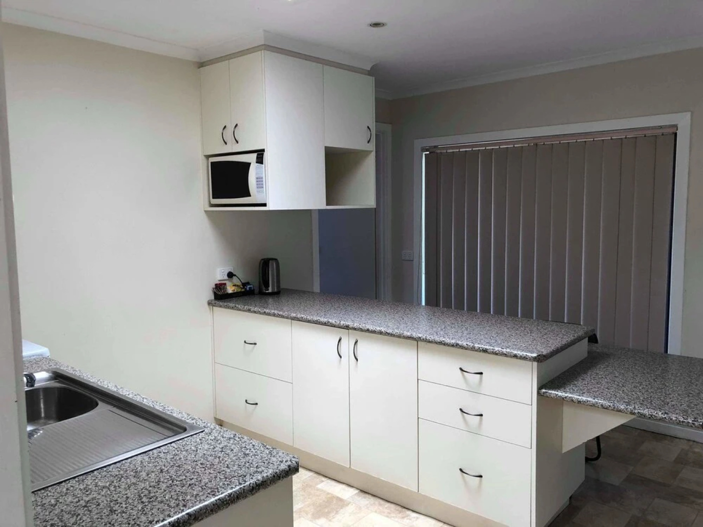 Lakes Jakaranda Holiday Units