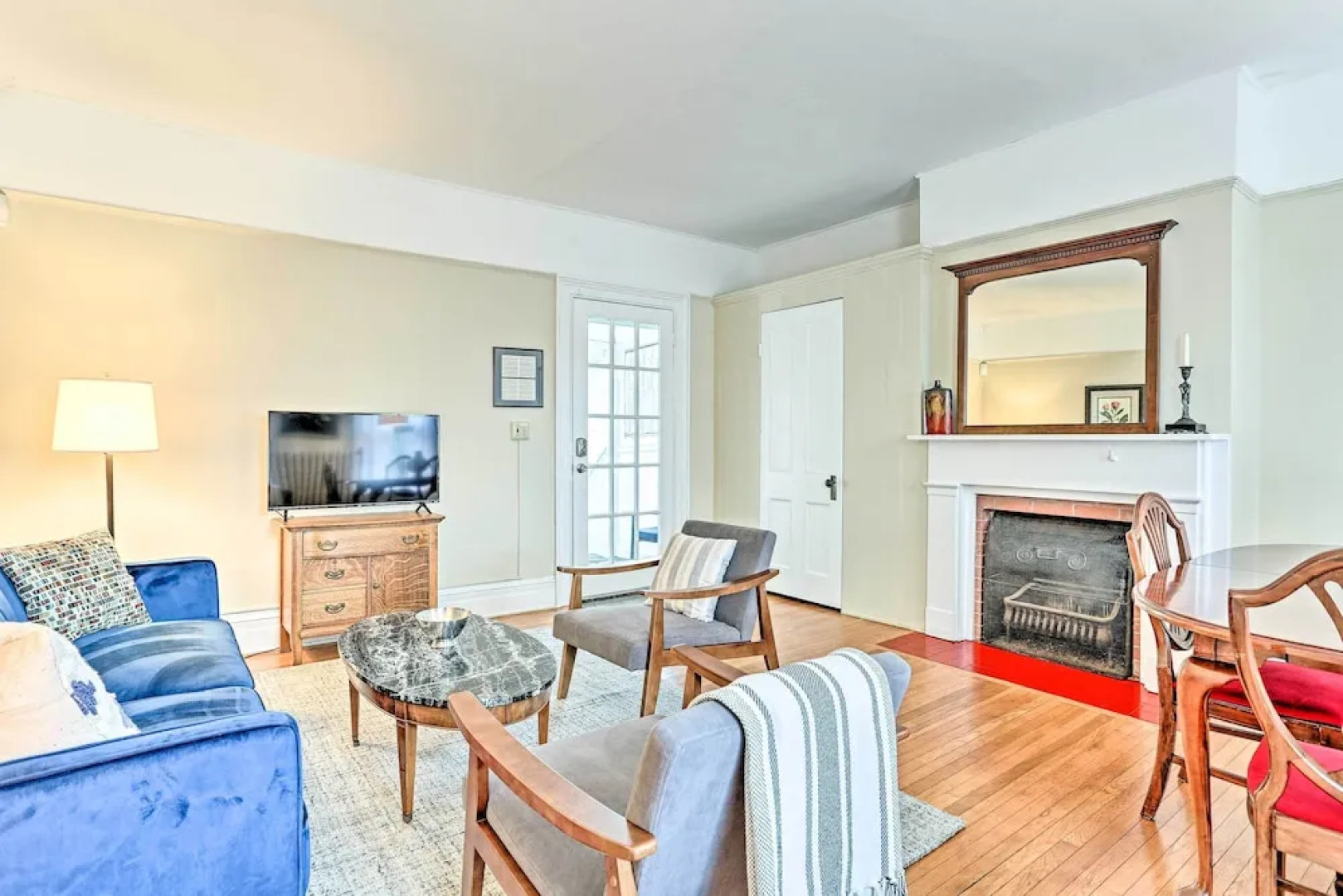 Pet-friendly Apt in 1850's Victorian Mansion!