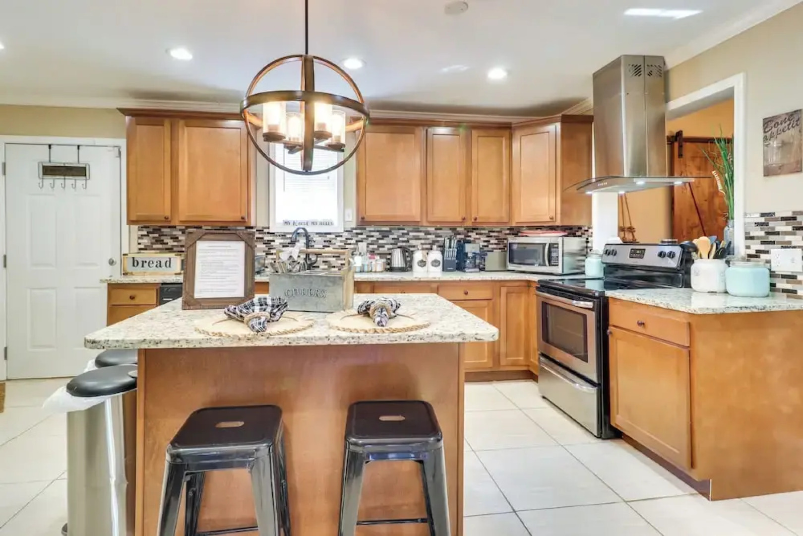 Updated Farmhouse w/ Yard, 10 Mi to Dtwn Atlanta