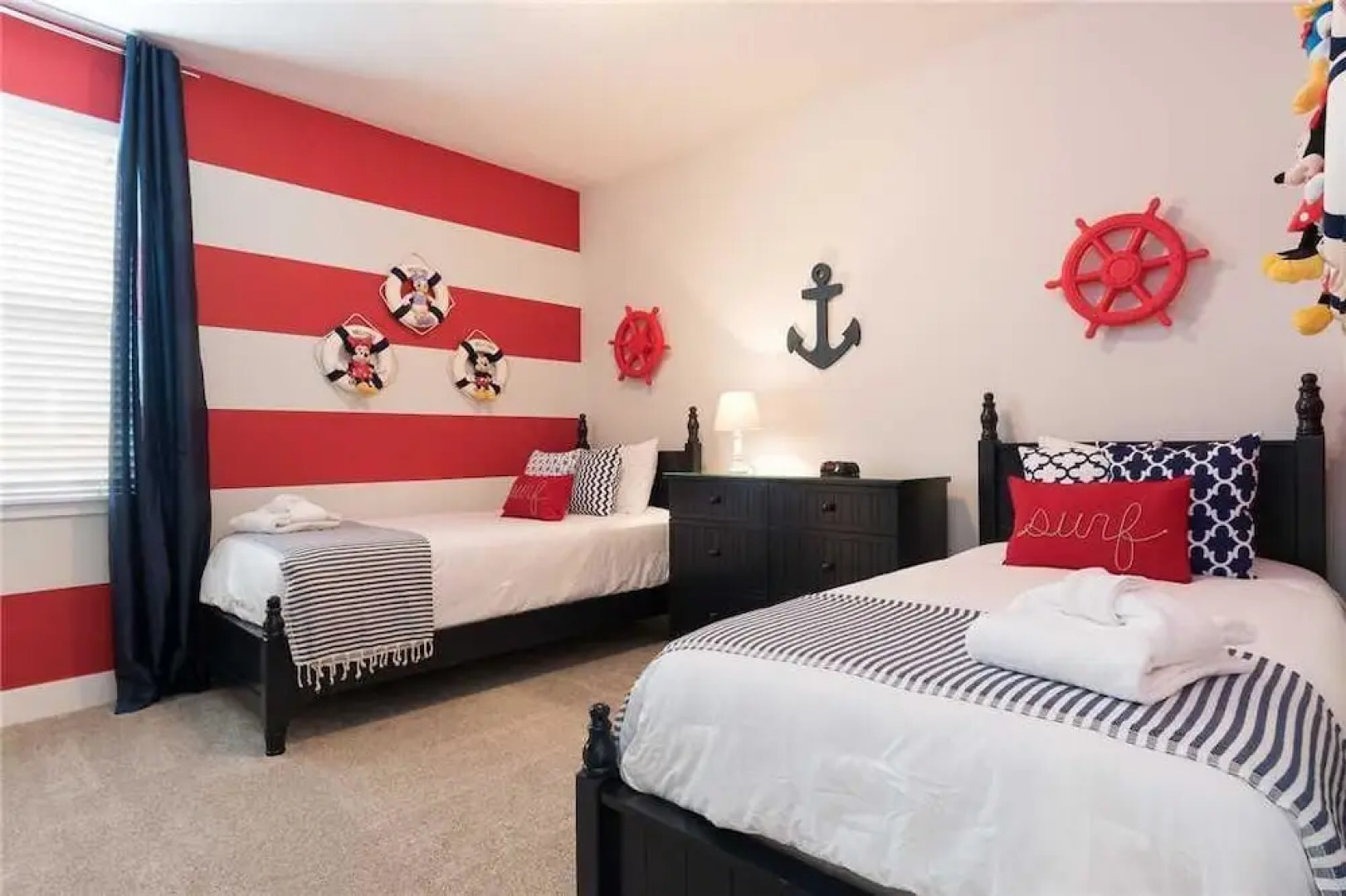 Reunion Magic 5 Bedroom Home with Private Pool and Spa