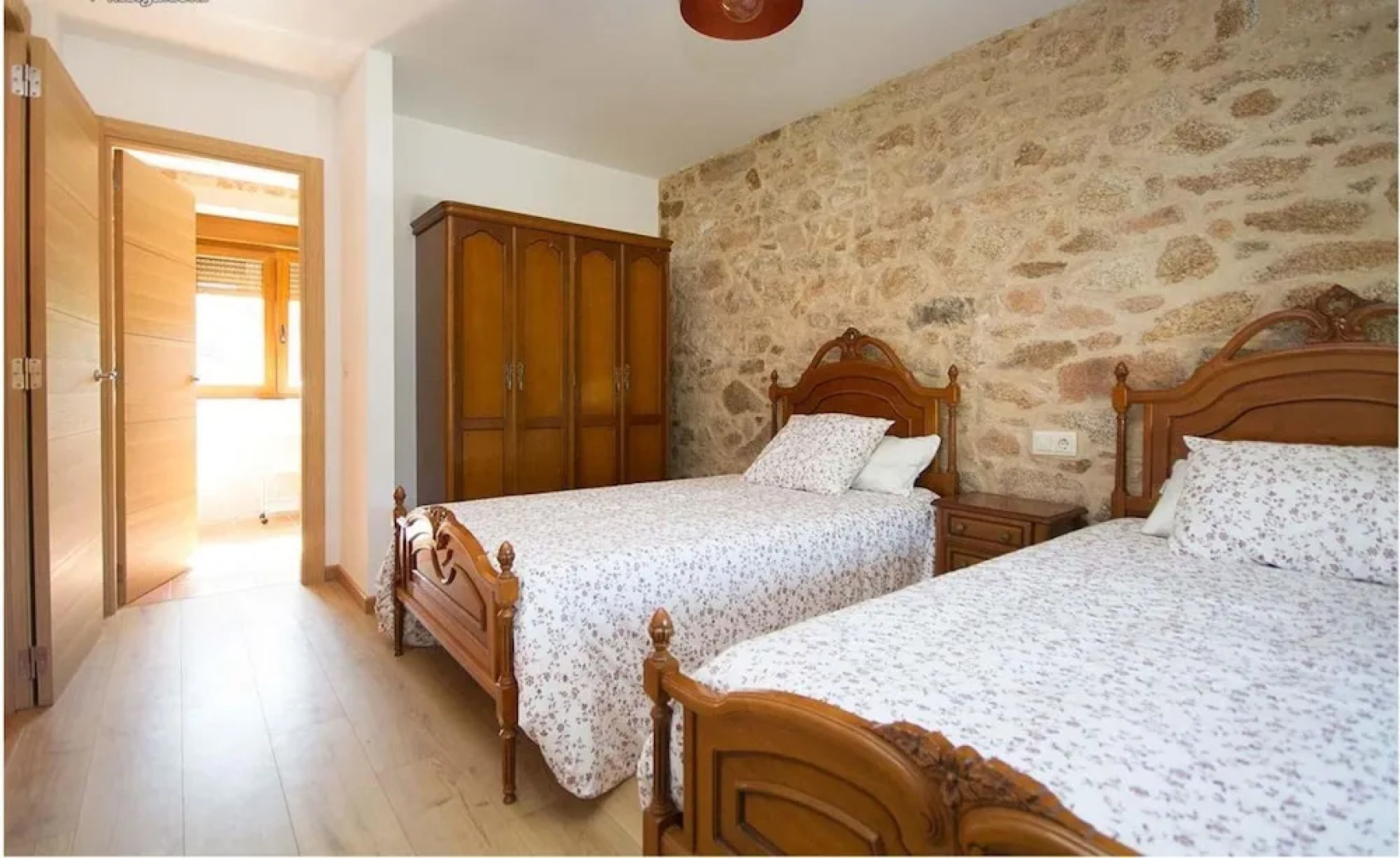 House - 4 Bedrooms with WiFi - 107751