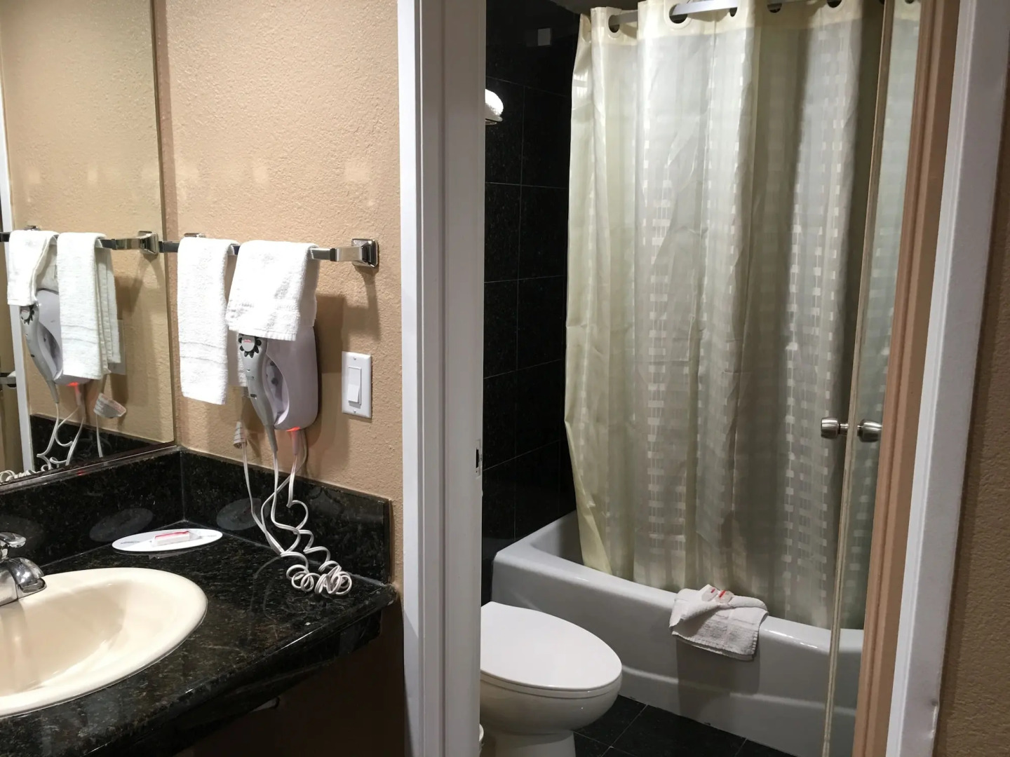 Express Inn & Suites