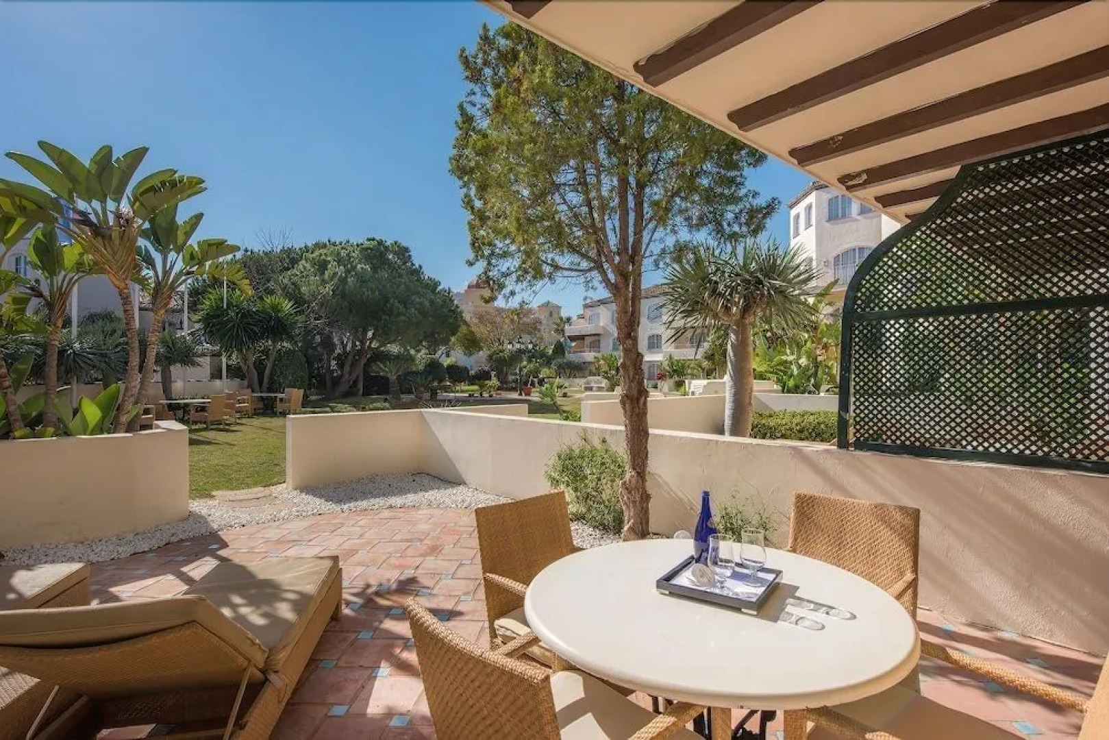 Las Dunas Suites & Apartments