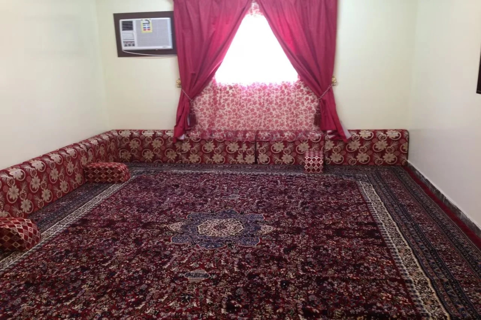 Al Eairy Furnished Apartments Tabuk 2