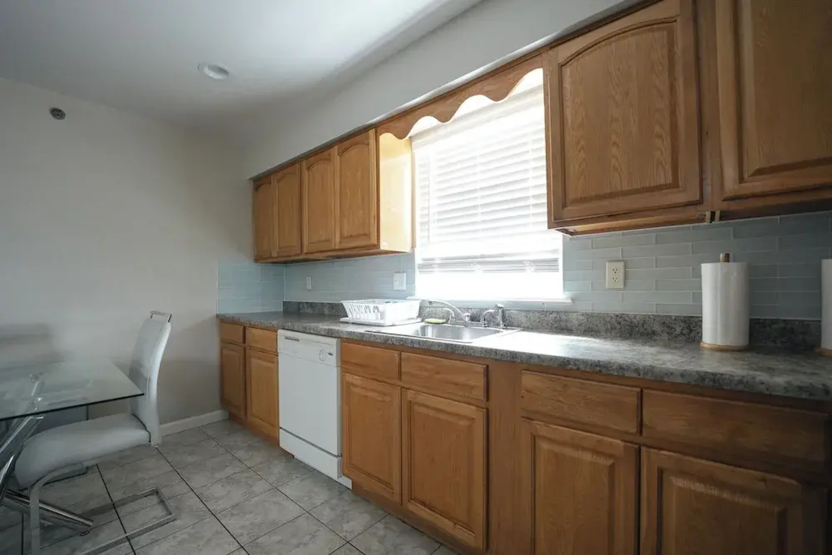 Newark Liberty Gem Brick House Apt 3