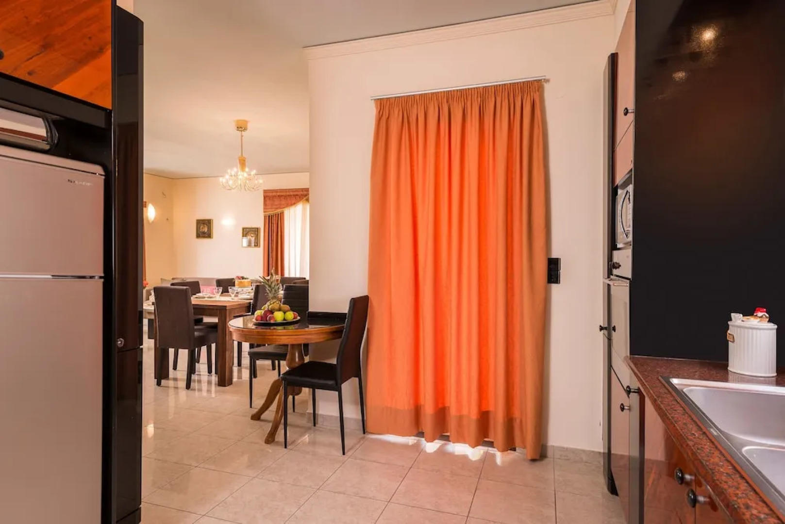 Steps to the Beach Spacious Home-Parking