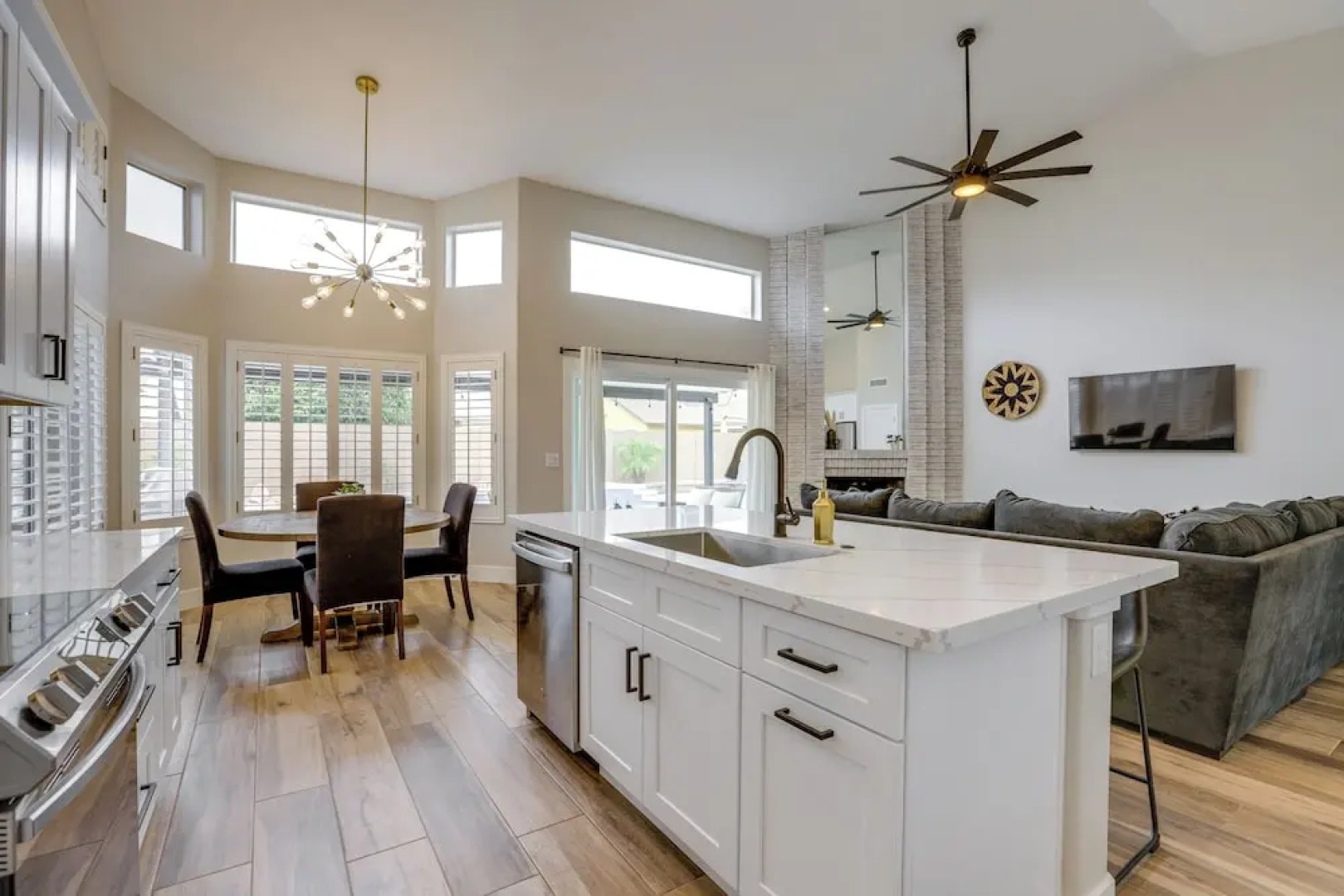 Heated Pool, 2 Mi to Dtwn: Central Peoria Home!