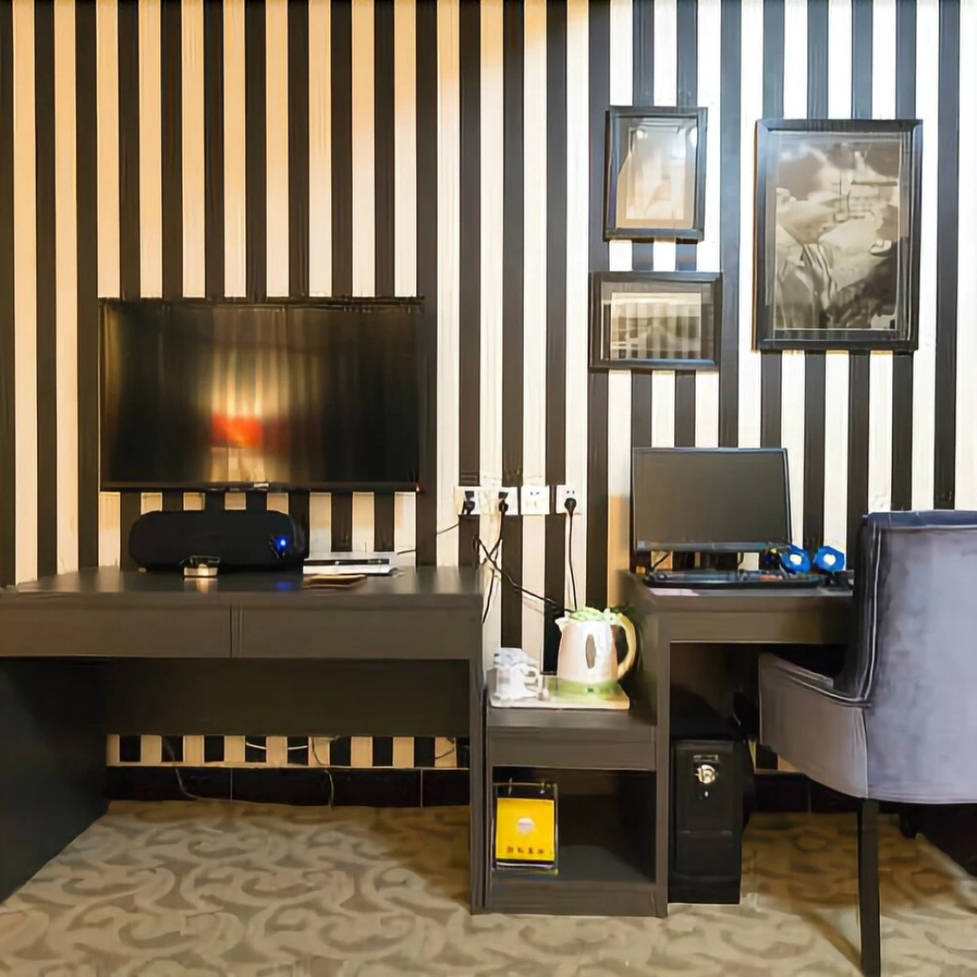 Zhongzhou Hotel (XingHe Road)