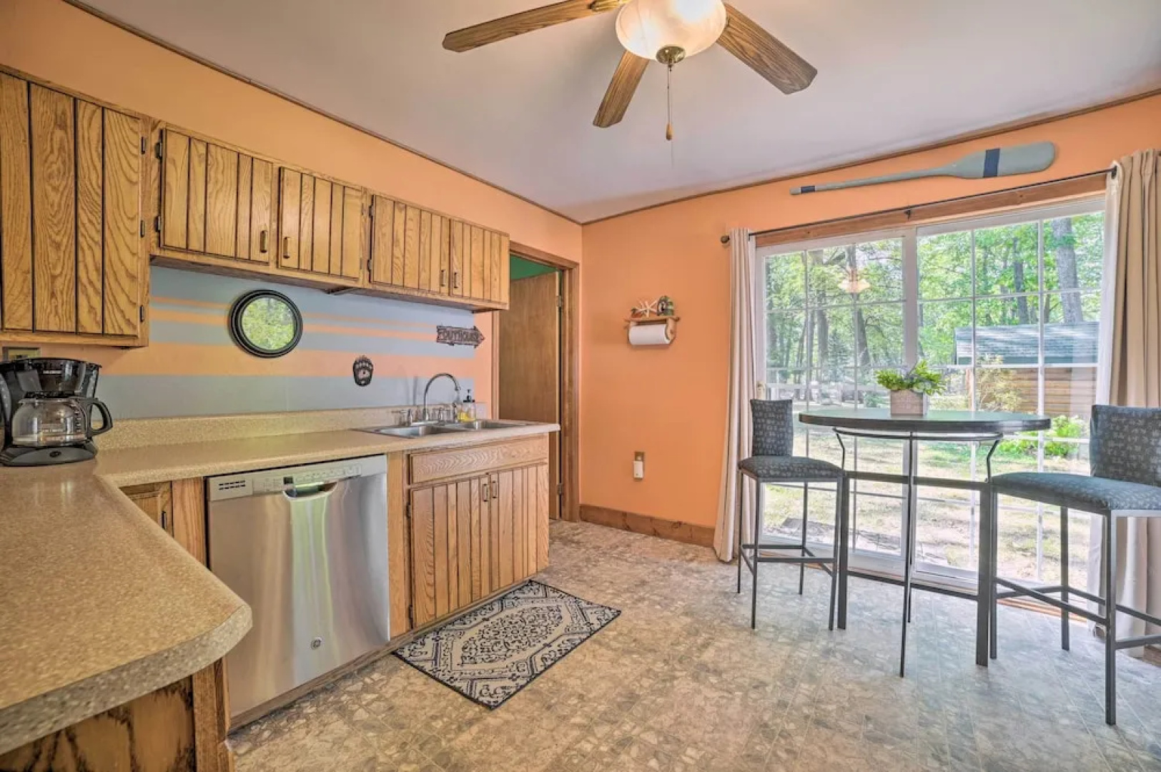 Charming Houghton Lake Cottage w/ Backyard!