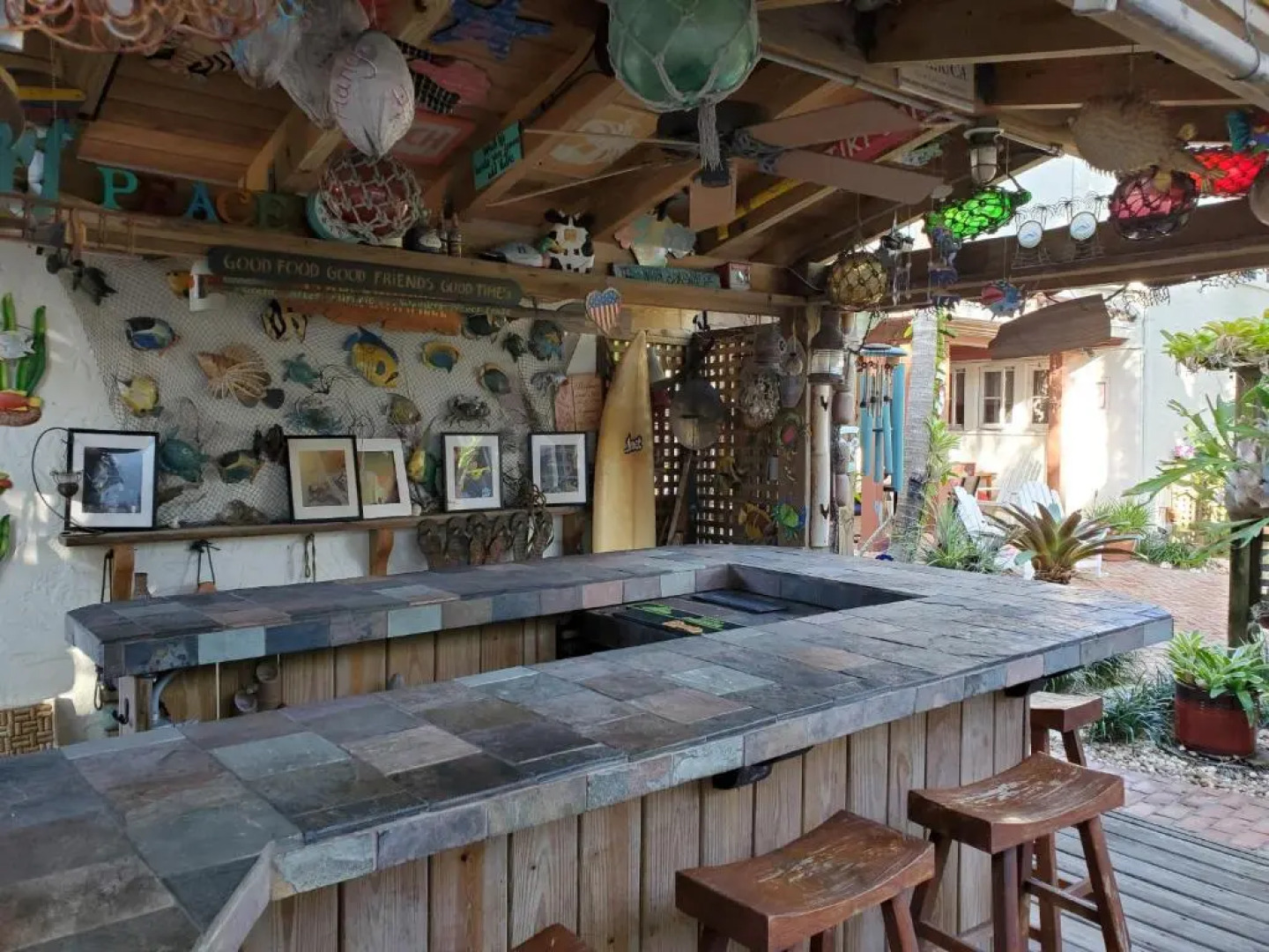 Downtown Whimsical Paradise Pool, Tiki Bar, 2 blocks to Atlantic Ave Delray