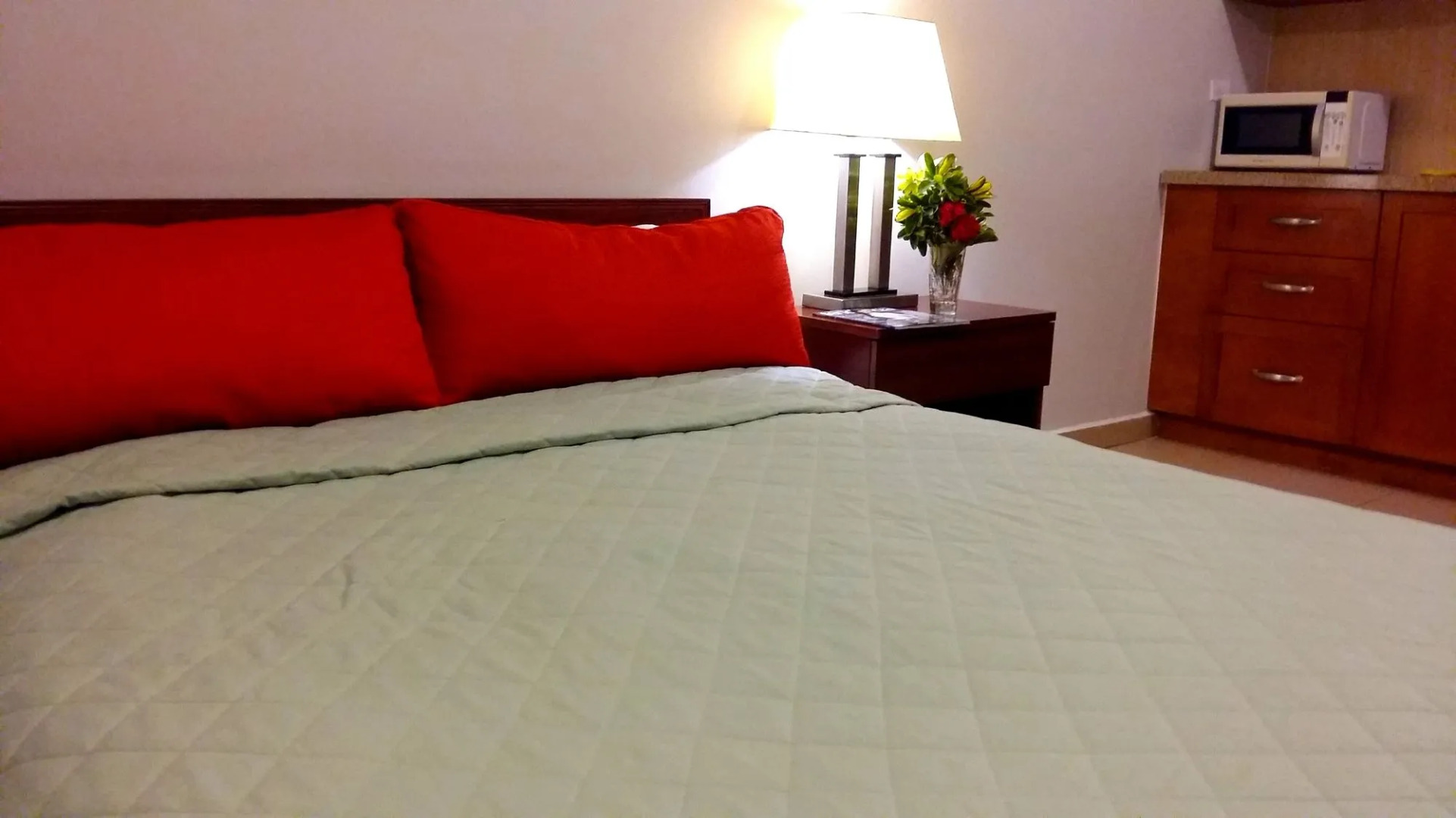 Dorado Eagle Beach Hotel