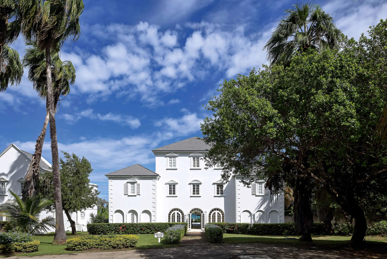 Отель Half Moon