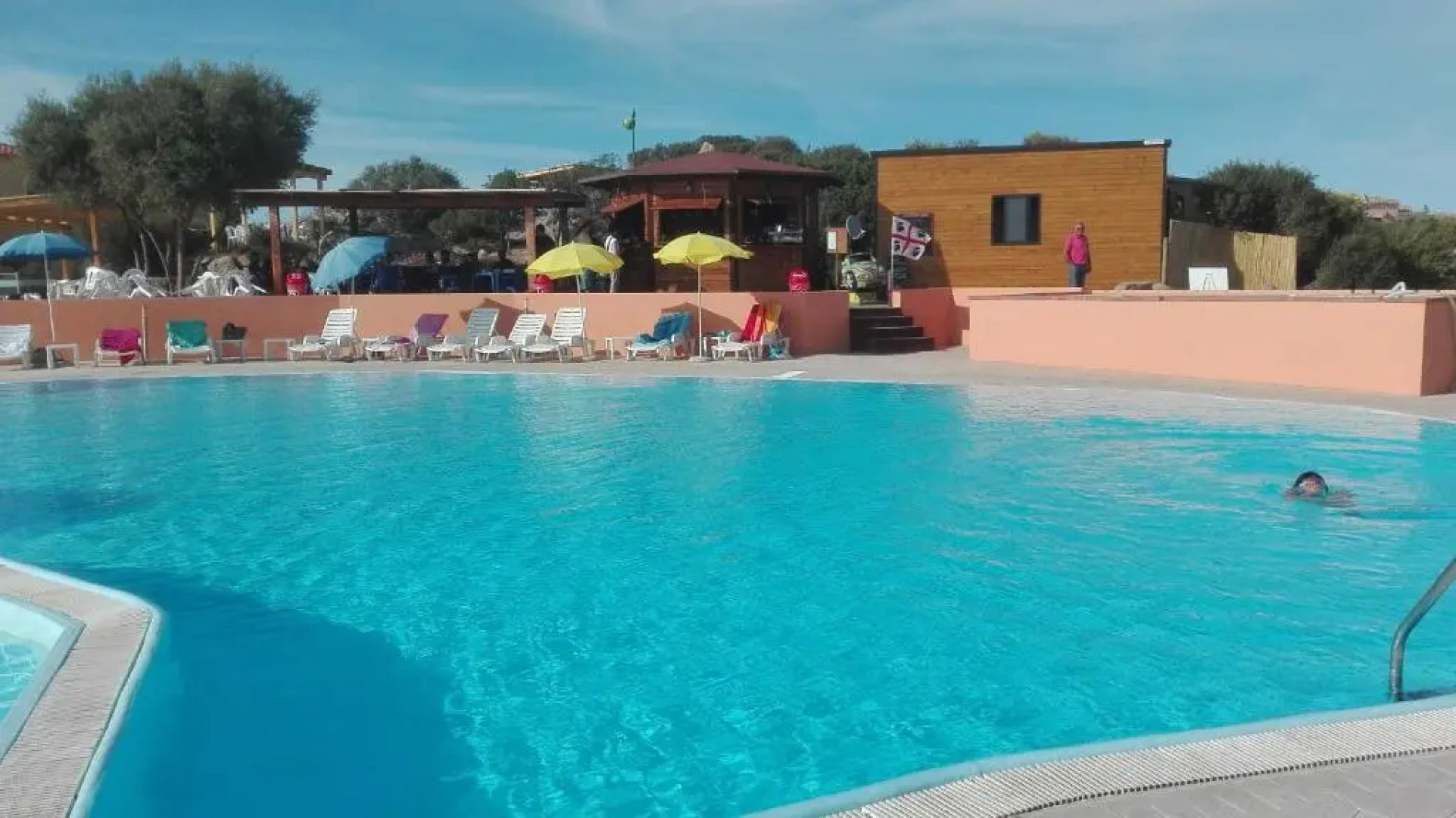 casa rosa nel residence mirice con piscina ,wifi,condizionatore - vicino al mare