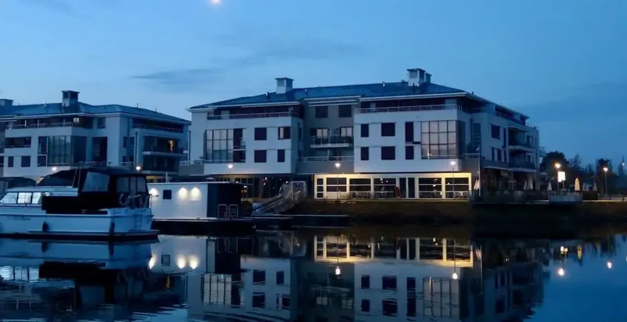 L'Escale Royale L'Isle Adam Port Oise