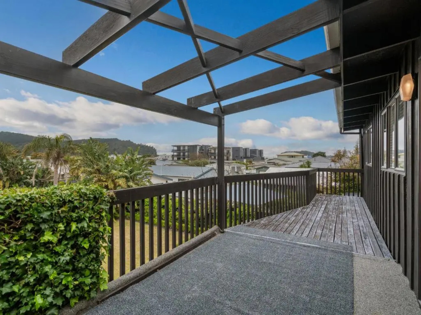 Poolside Paradise - Whangamata Holiday Home