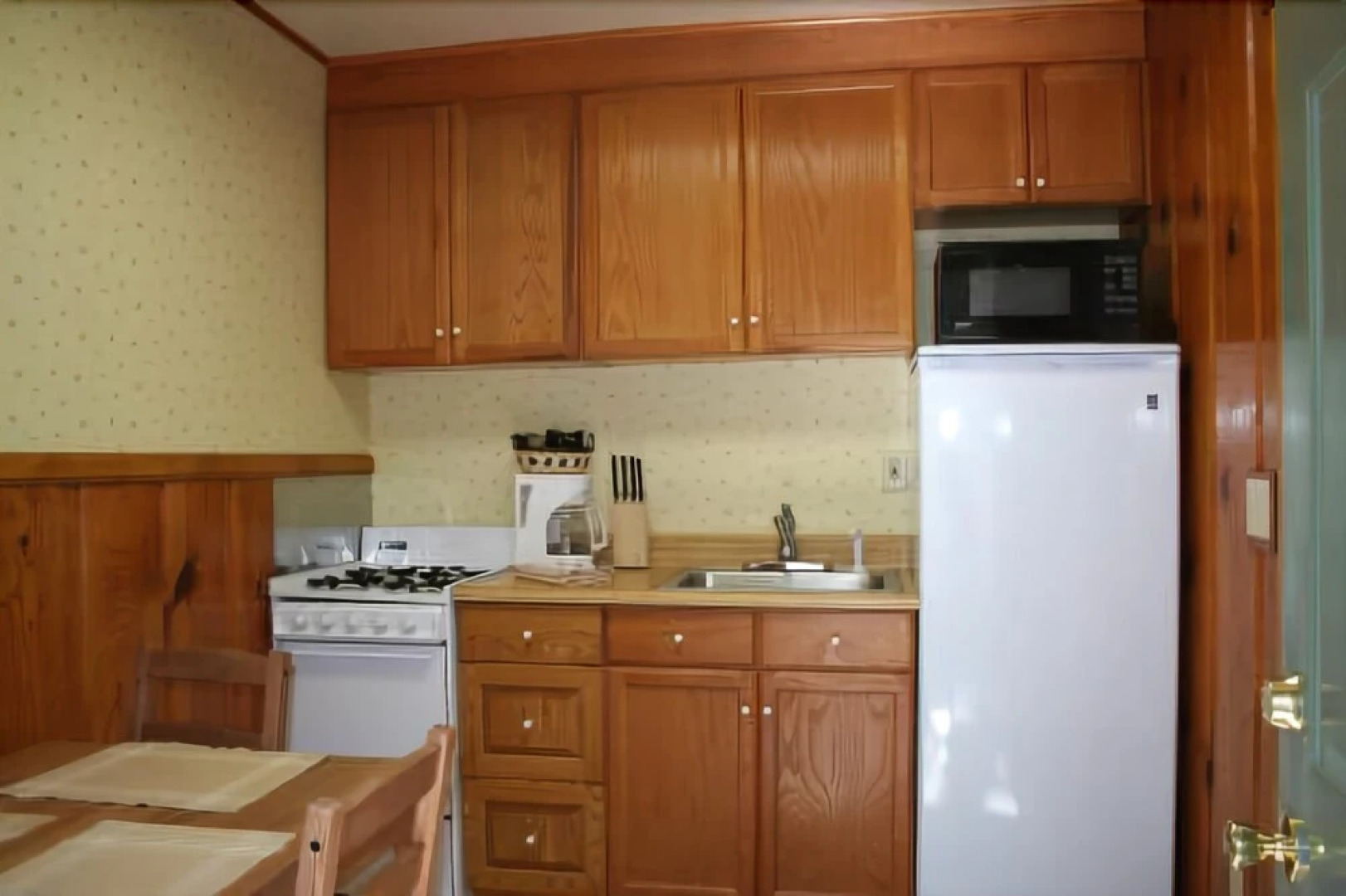 Quail Cove Lakeside Lodge