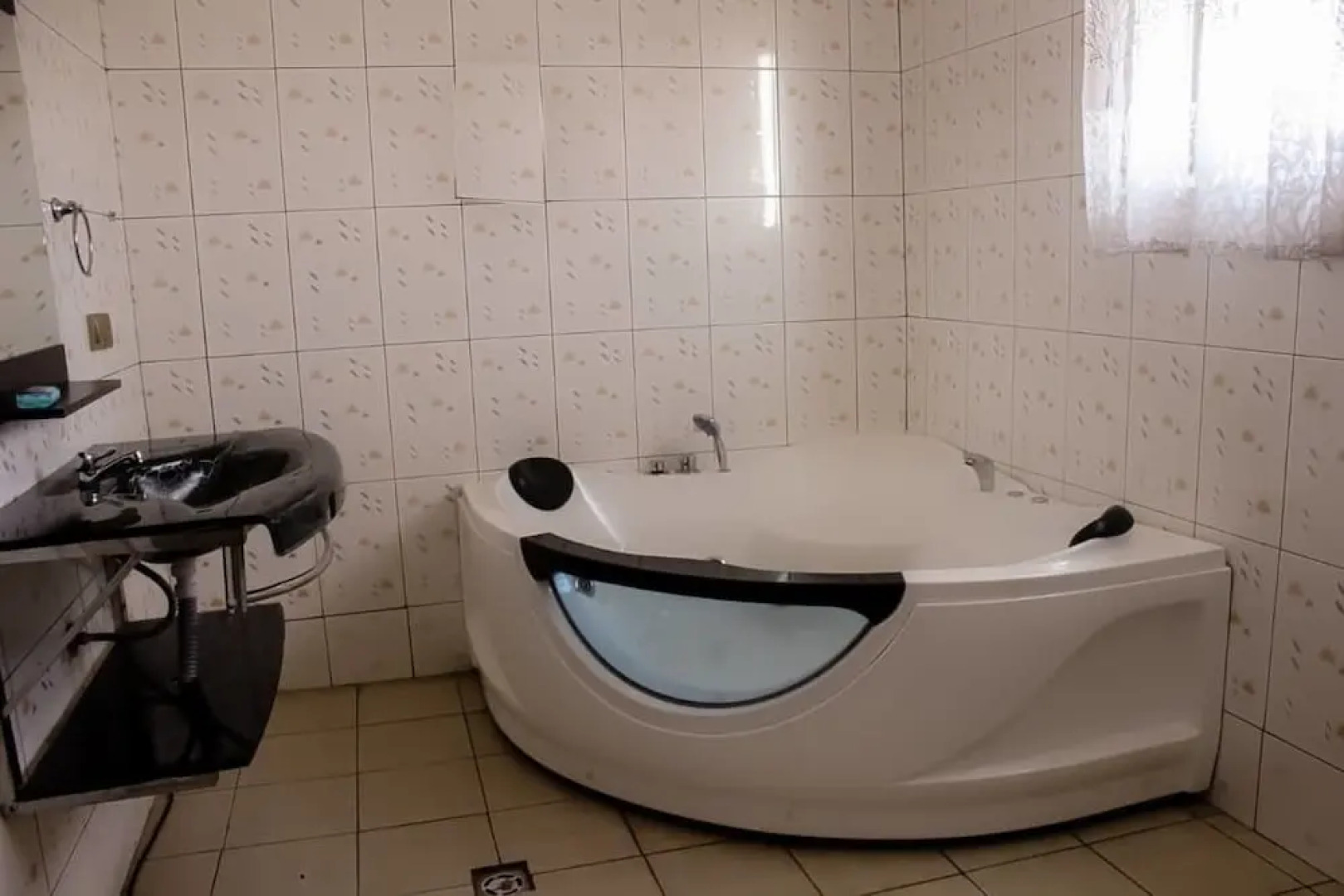 Sheilas Executive Hotel & Lodge