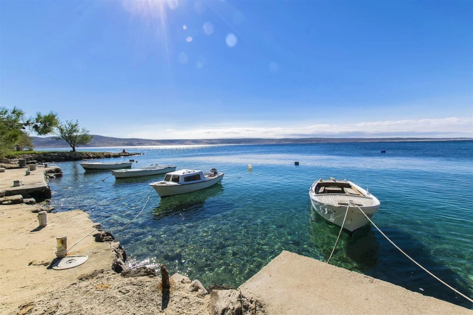 Apartment and Rooms Tina